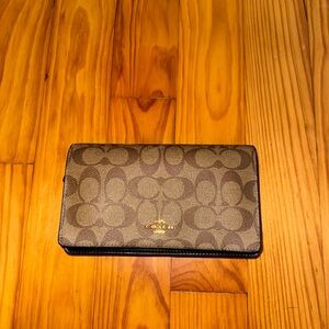 Coach holdover clutch signature canvas (Used)